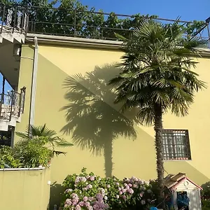 Xhou's Hostel Szkodra